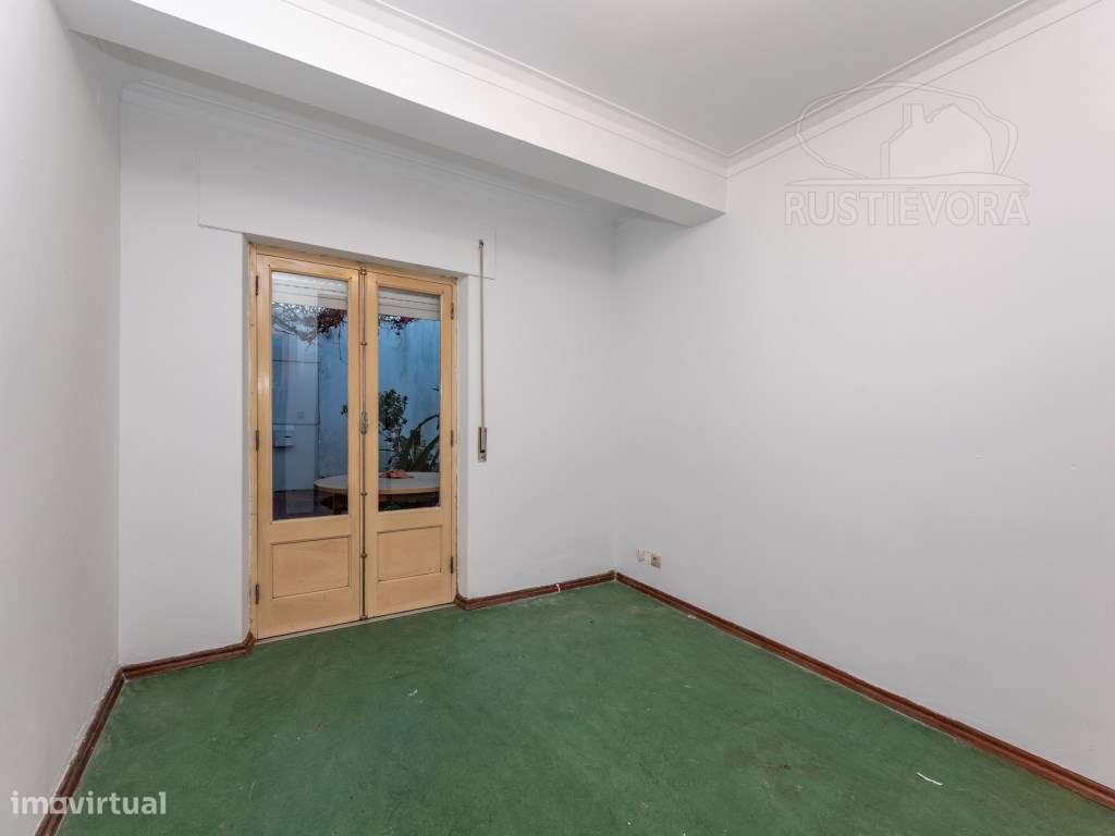 Moradia Unifamiliar T4 com quintal e terraço | Évora-13