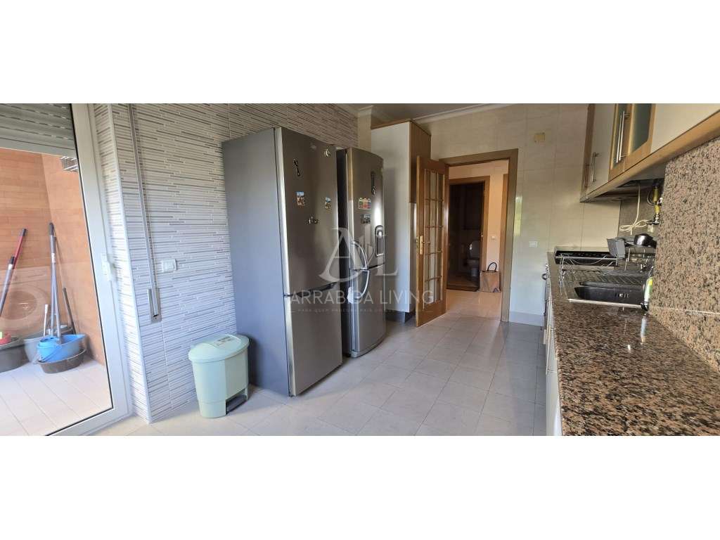 Apartamento T3 com otimas áreas a 5 minutos da Avenida Luisa Todi-2