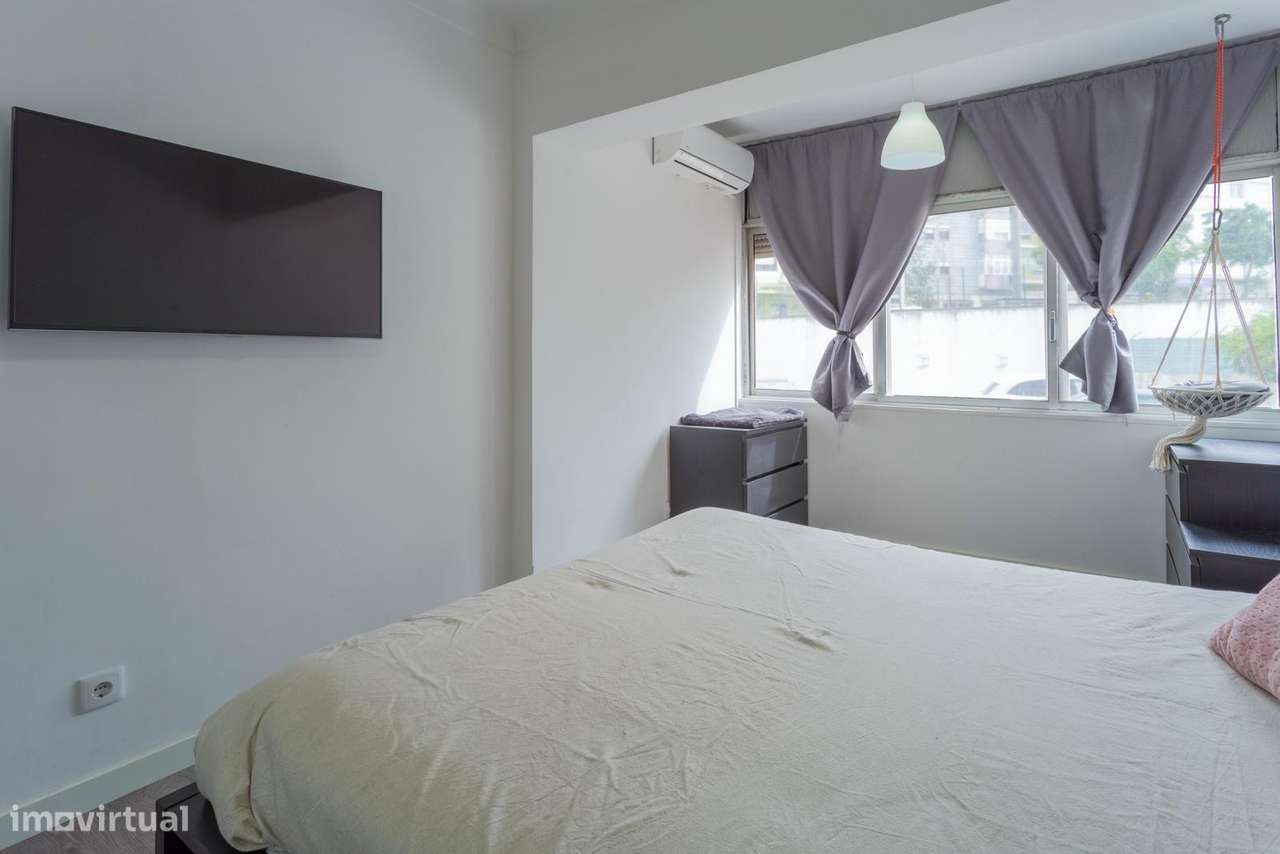 Apartamento T2 Remodelado - Laranjeiro-13