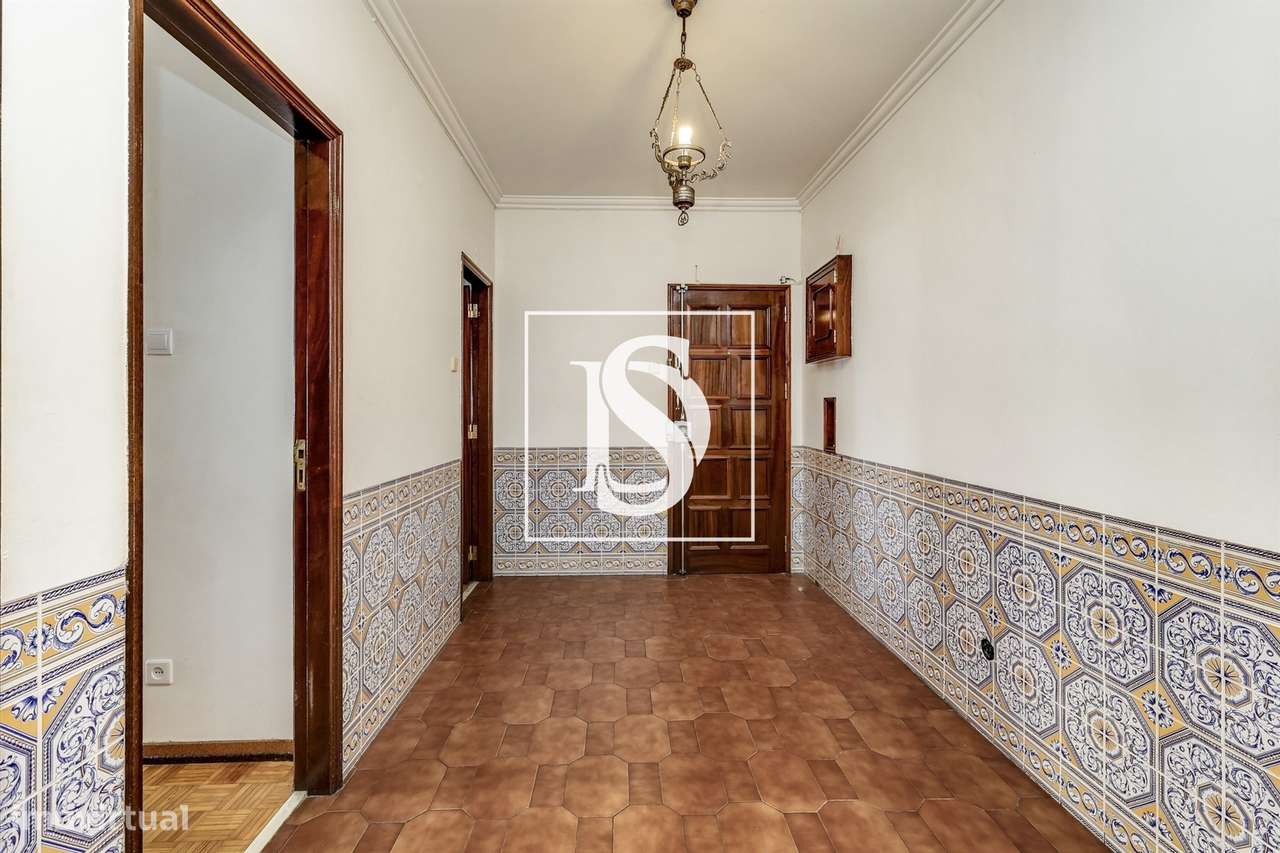 Apartamento T2  com orientação sul, arrecadação e excelente Localizaçã-1