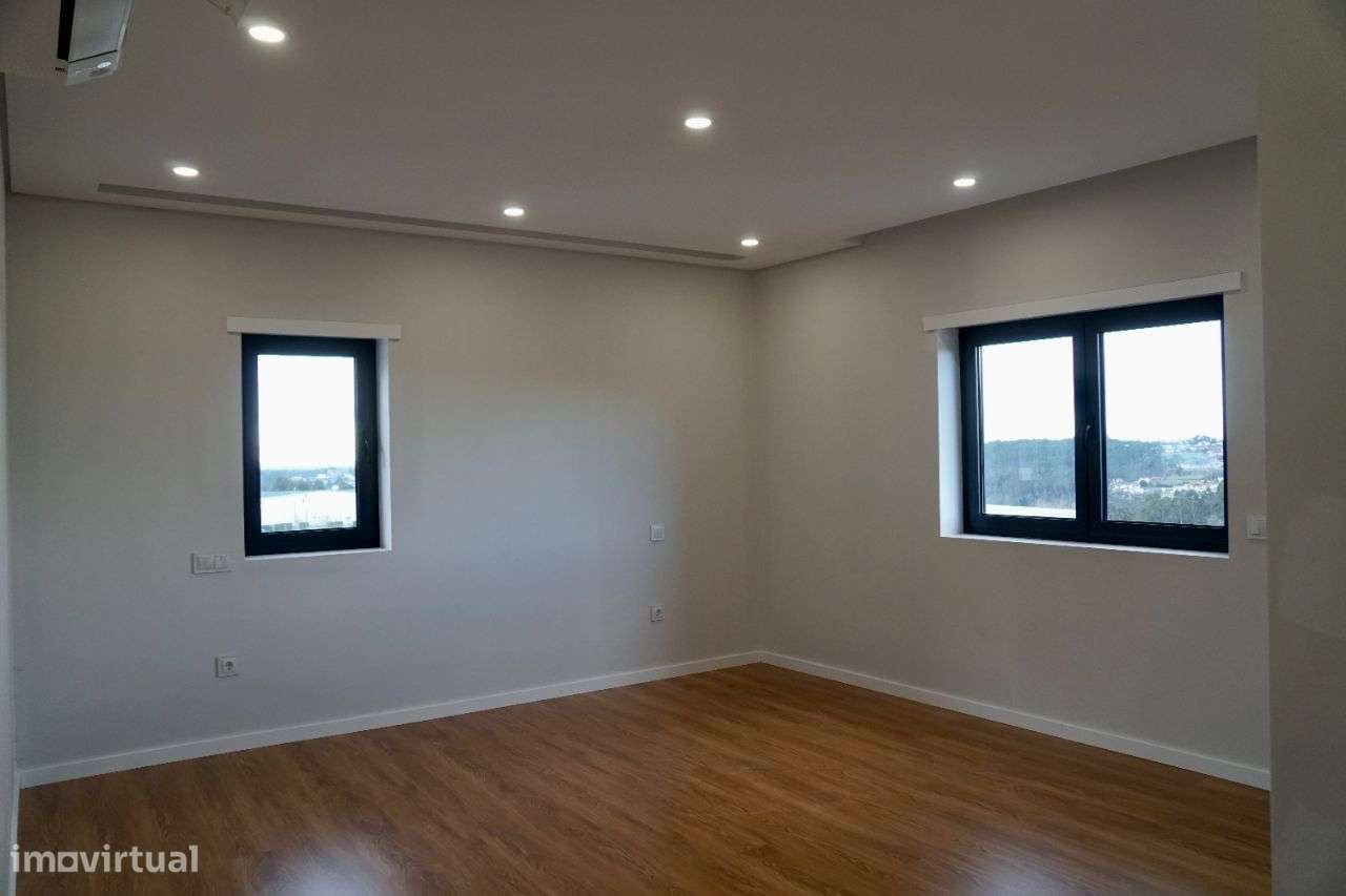 APARTAMENTO T4+1 no CENTRO de Oliveira de Azeméis-17
