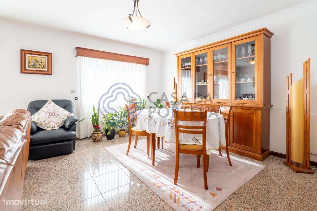 Moradia T5 isolada de 4 Frentes - Metro - Próximo à futura estação TGV - Grande imagem: 4/60