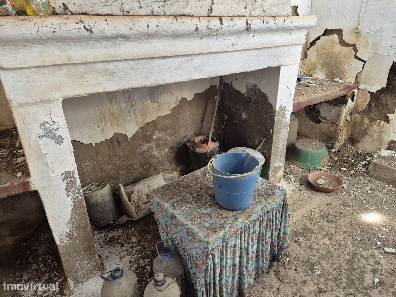 2 moradias terreas com terreno separado na Corte Zorrinho-Almodovar-7