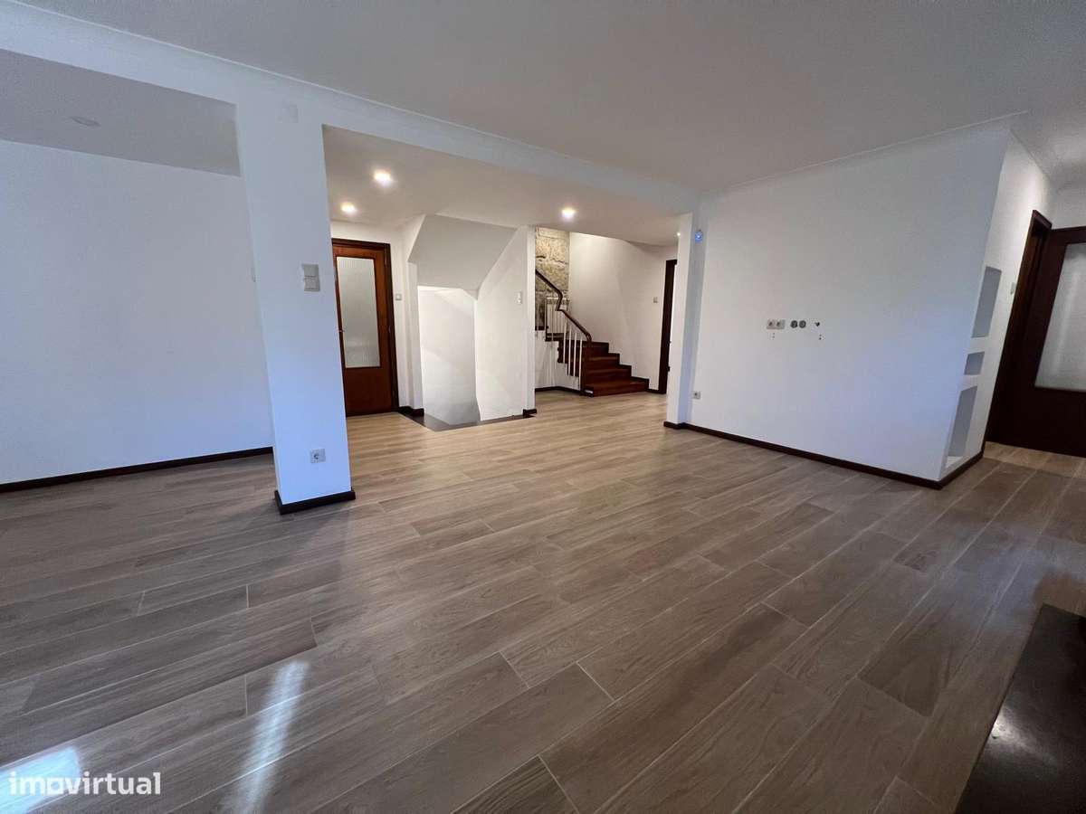 Moradia T4+2  3 Frentes monte dos Burgos-45