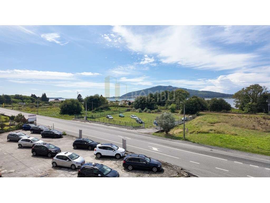 Seixas: T2 remodelado com vistas rio-0