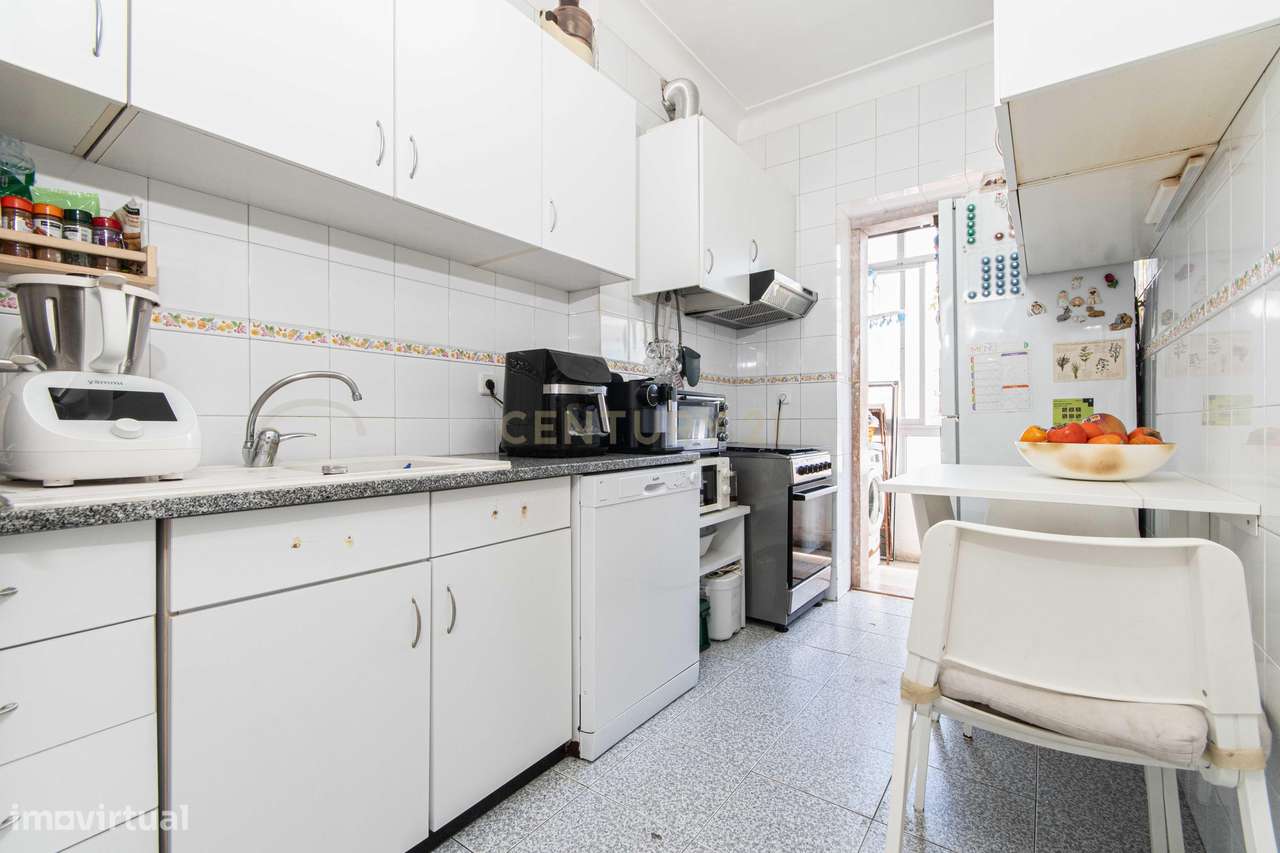 Apartamento T2 em São Domingos de Benfica-5
