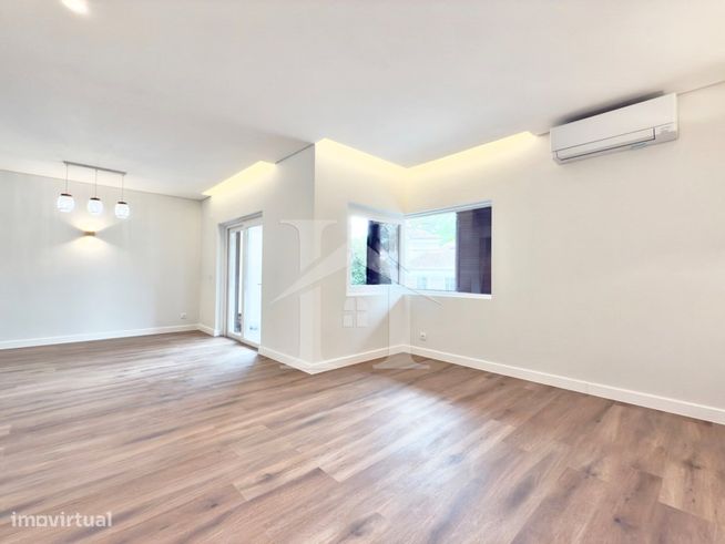 Apartamento T1 no condomínio Estoril Garden com garagem e arrecadação-1