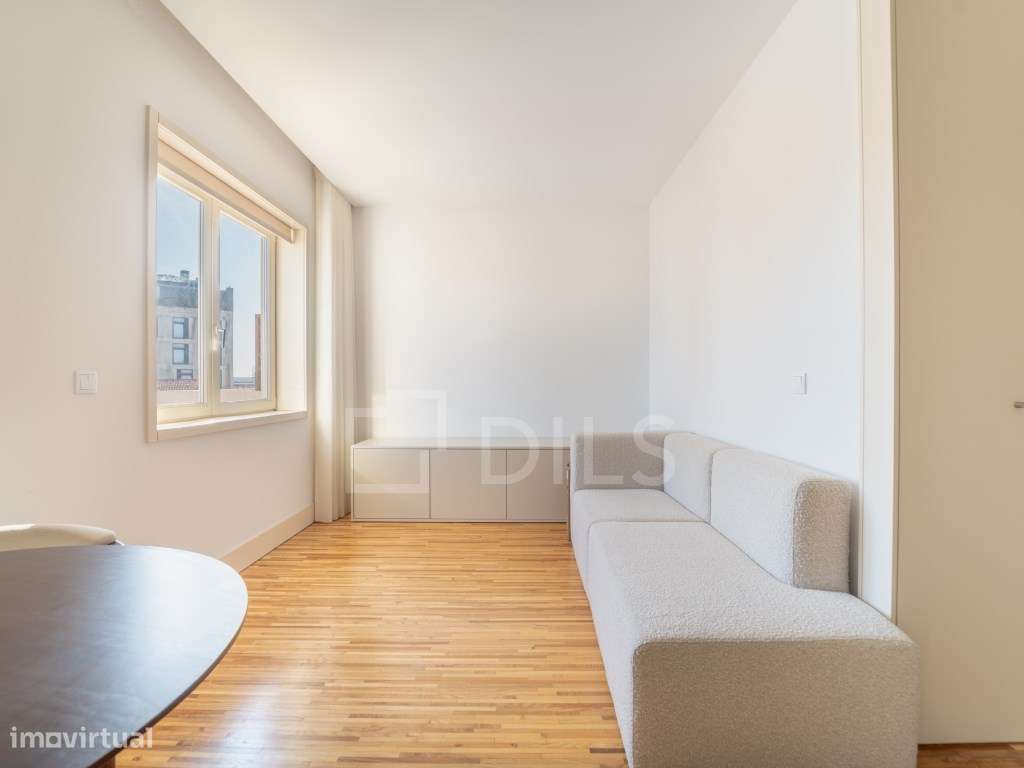Apartamento T0+1 com arrecadação, na Baixa do Porto-6