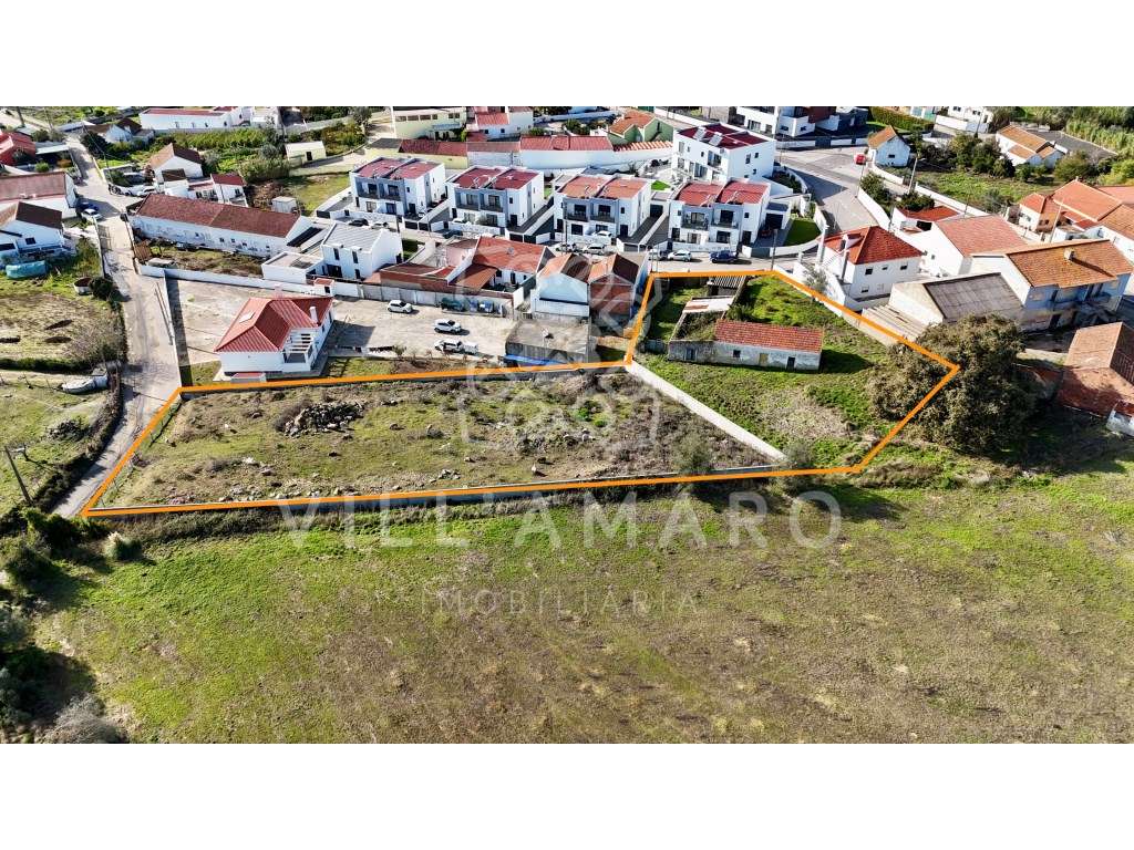 Casa térrea por recuperar com cerca de 168m2 e logradouro com 2500m2.-7