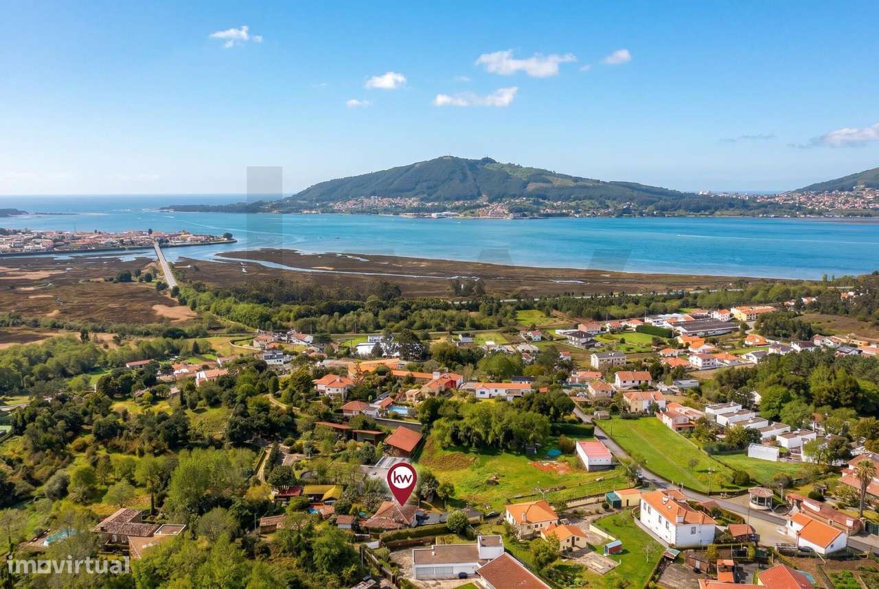 Moradia Para Restauro Em Seixas