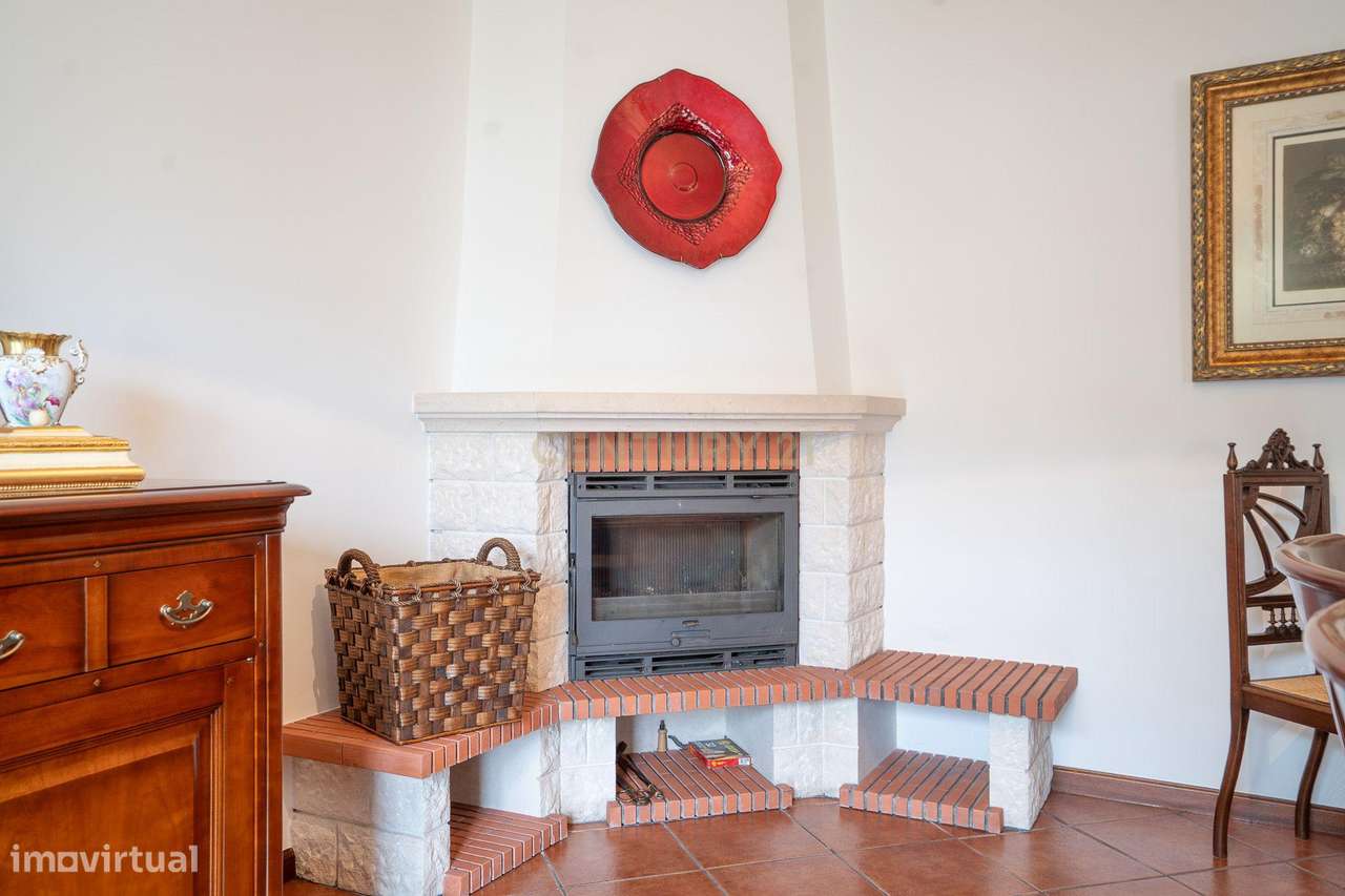 MORADIA T5 INDEPENDENTE COM GARAGEM, ANEXOS JARDIM E CHURRASQUEIRA, em - Grande imagem: 5/60