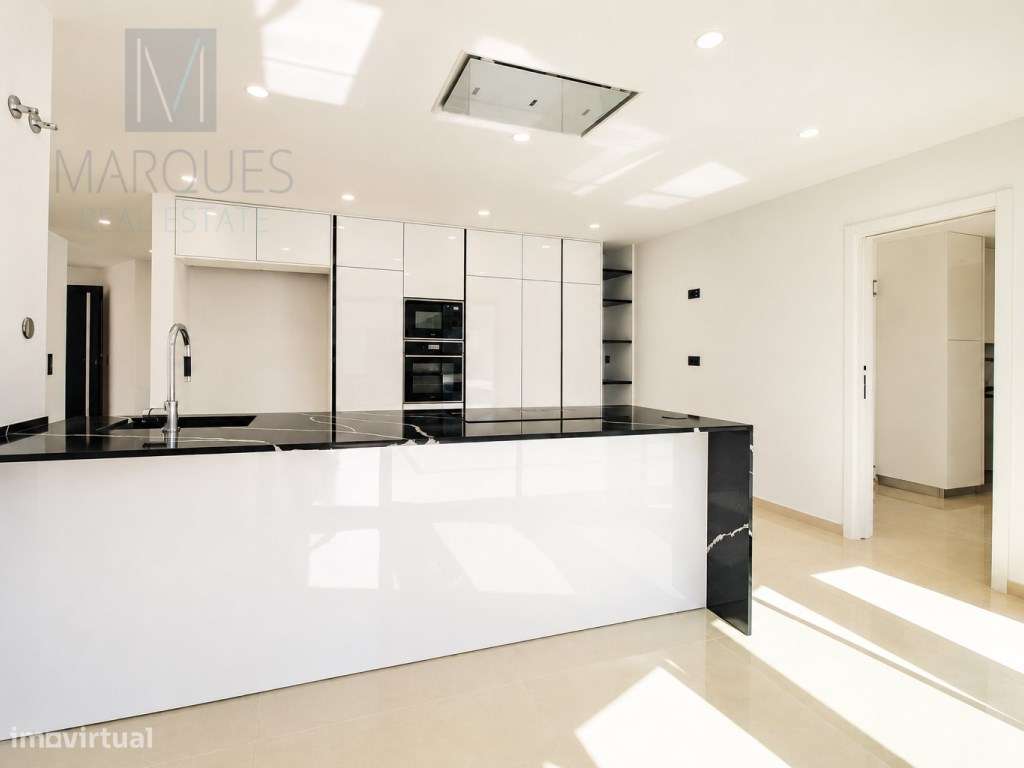 Moradia Isolada T4 com 3 Suites, Jardim e Piscina na Verdizela-13