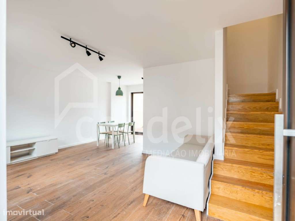 Moradia T2 · totalmente remodelada · Bairro da Vilarinha, Porto-16