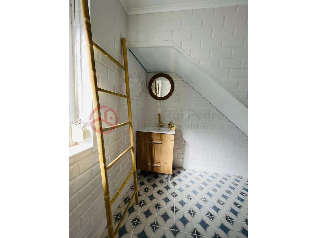 Moradia de 3 pisos com elevado potencial na Costa da Caparica apena...-27
