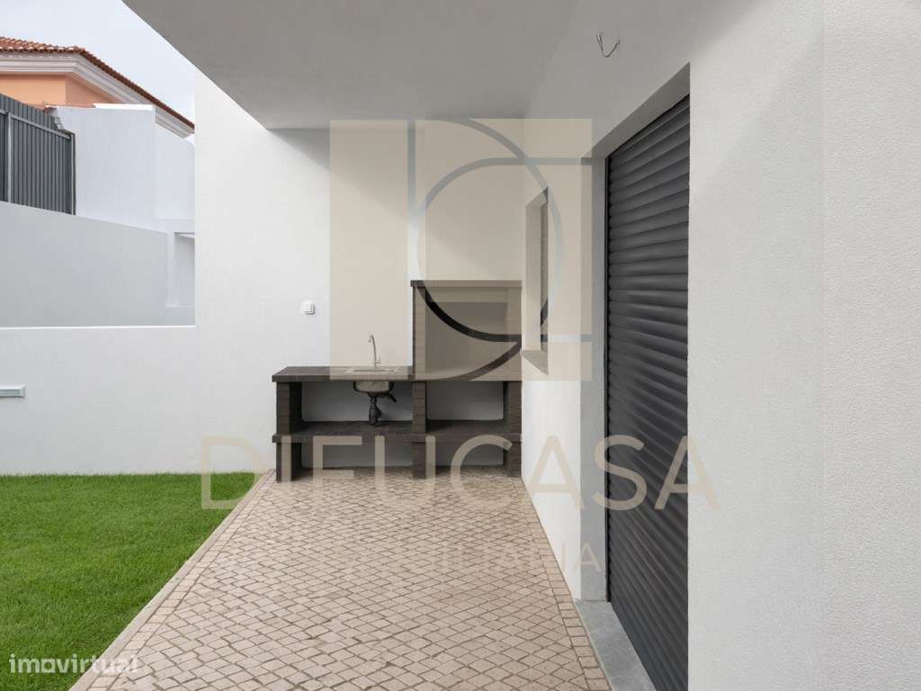 R235 - Moradia T4 Pronta Habitar Centro de Fernão Ferro-32