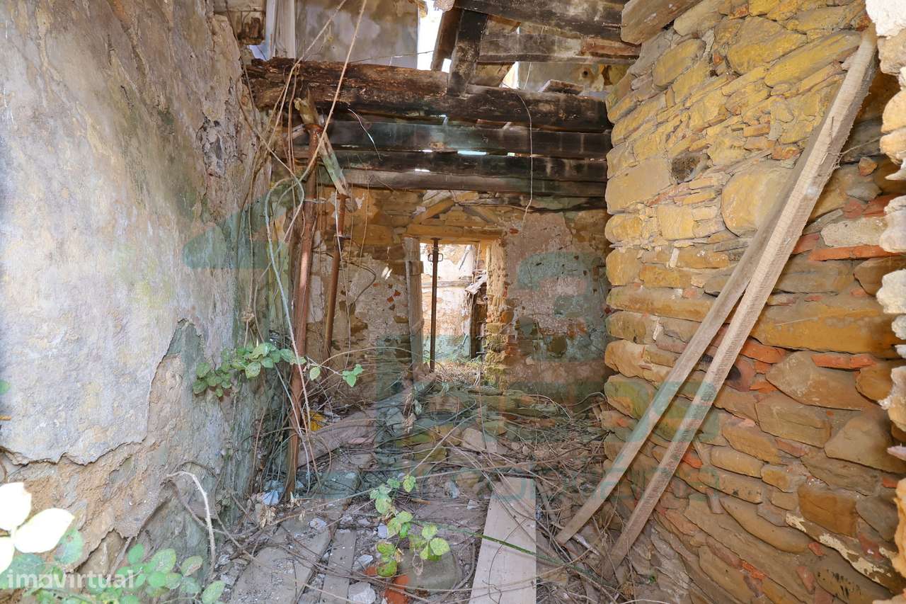 Moradia para recuperar 323 m², dois pisos, 25 minutos de Torres Vedras-14