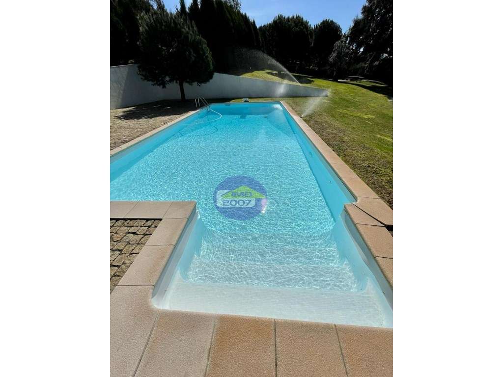 Moradia V4 de arquitetura moderna, térrea e com piscina! - Grande imagem: 4/51