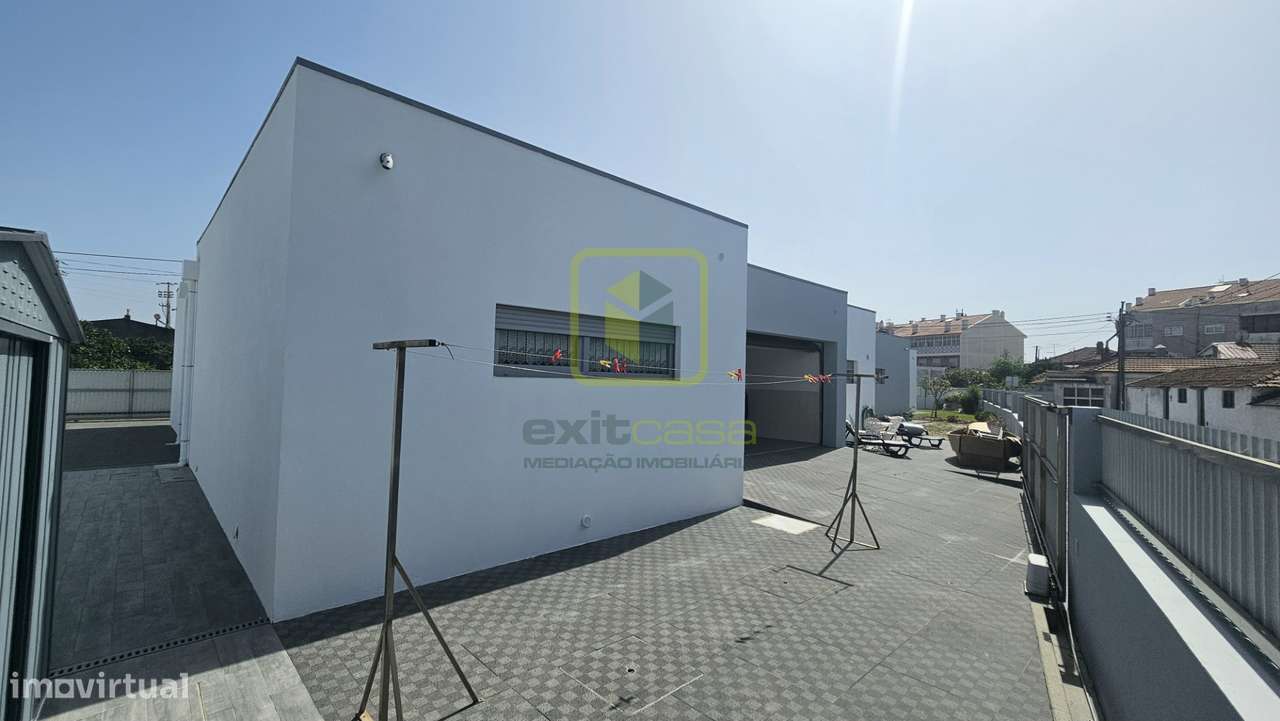 Moradia de Luxo a 5 Minutos da Praia da Barra-35