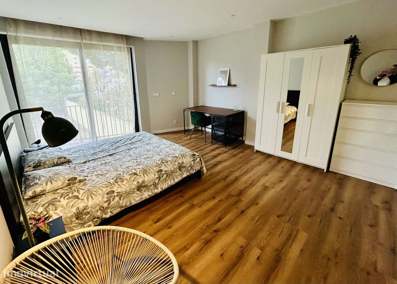 Arrenda-se T1 novo a estrear, mobilado e equipado, com garagem - Grande imagem: 5/10