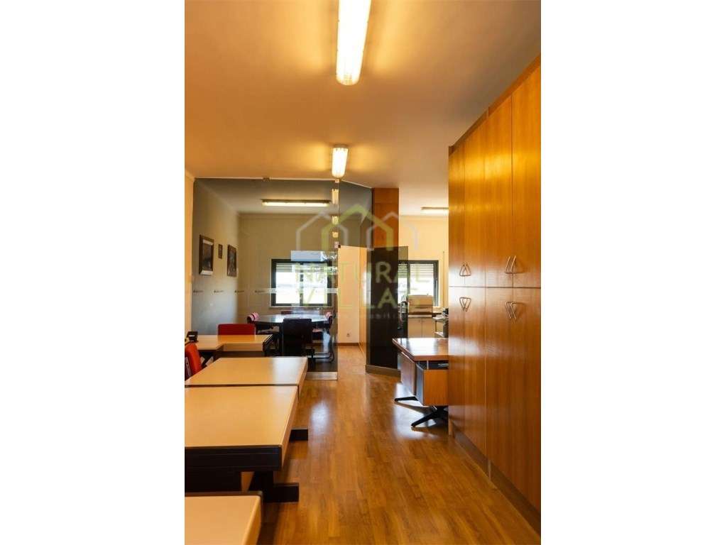 Escritório mobilado e equipado na Cidade de Faro - Grande imagem: 3/3