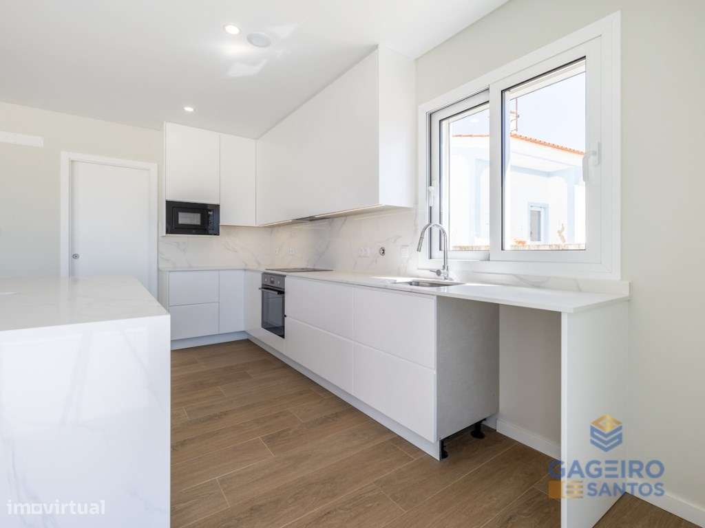 Moradia T4 com piscina, nova e pronta a habitar a 4 km da baía de S...-23