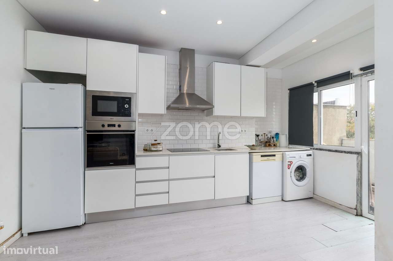 Apartamento T2 com Terraço e Excelentes Acessos em Lisboa - Grande imagem: 3/16