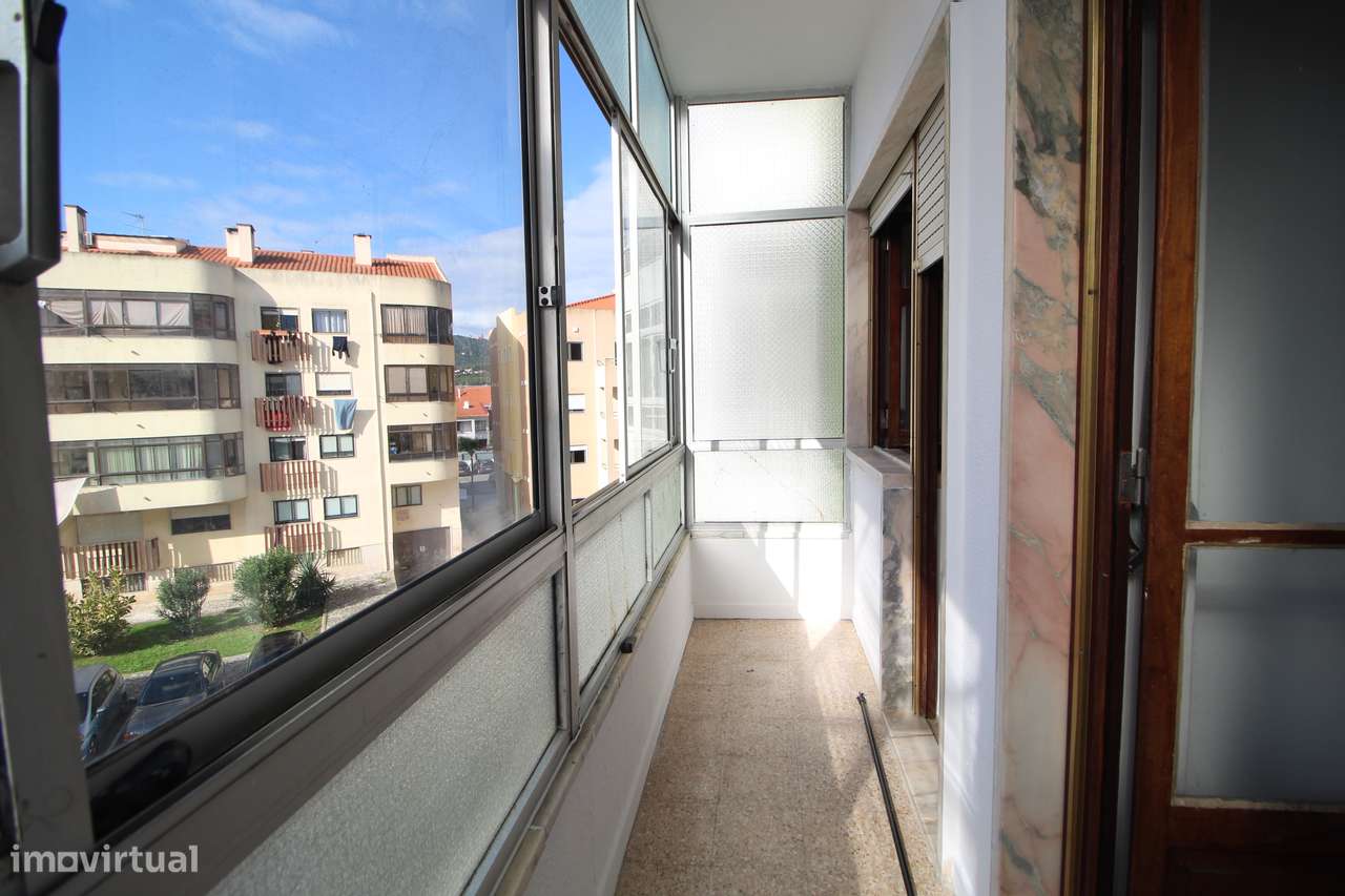 Apartamento T2 com varandas e ótima exposição solar-9