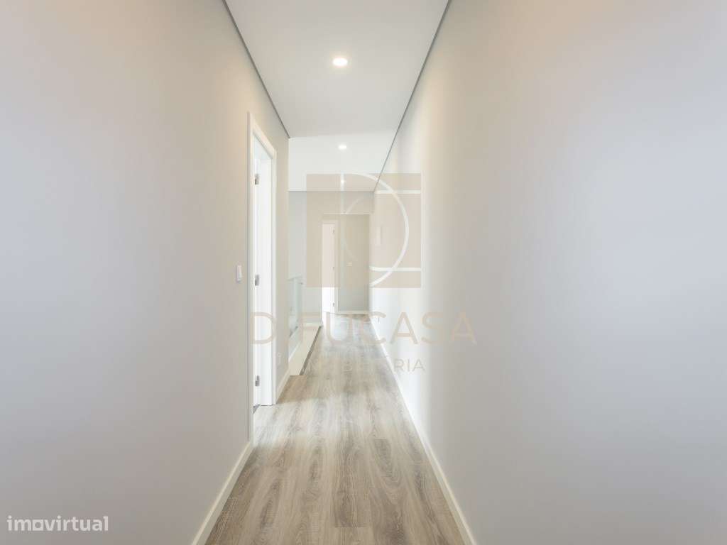 R235 - Moradia T4 Pronta Habitar Centro de Fernão Ferro-23