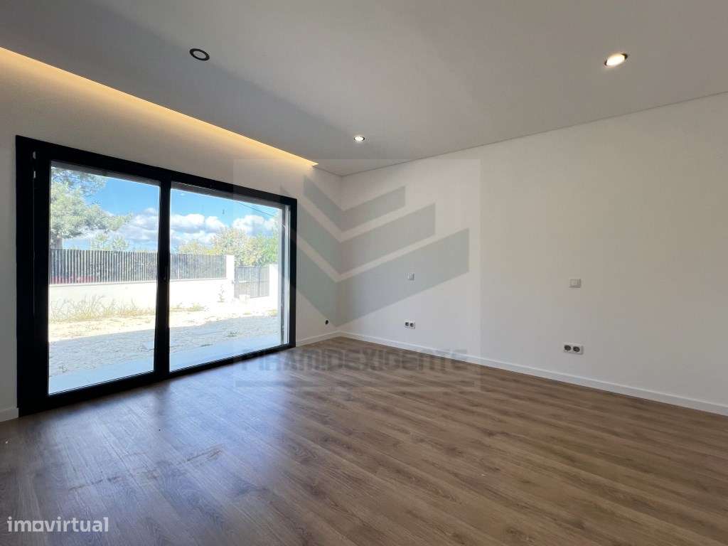 Ampla Moradia T4 em Azeitão: 72m² Open Space, 3 Suítes-15
