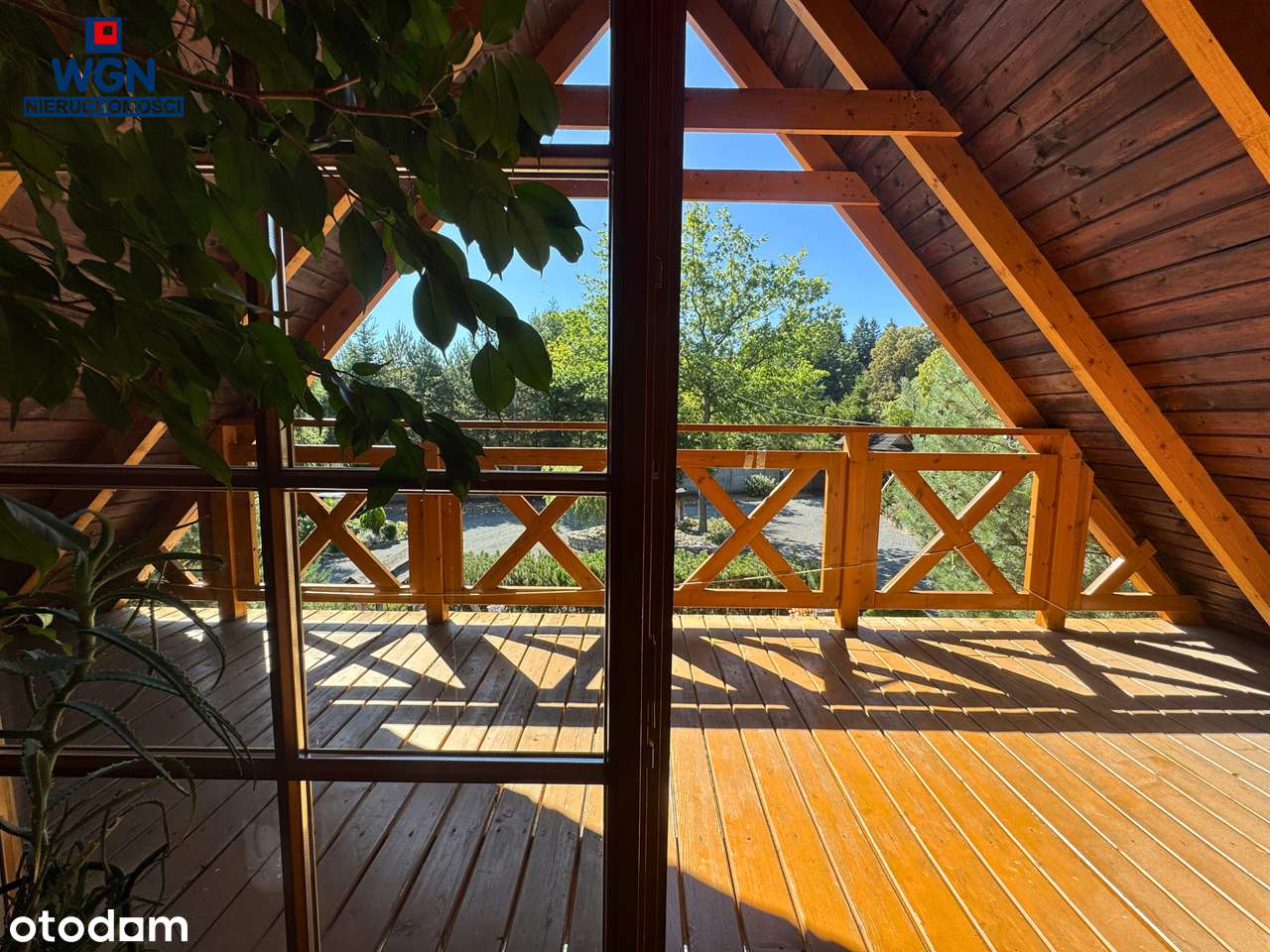 Klimatyczny dom drewniany z zadbanym ogrodem w Polanicy-Zdrój.-12