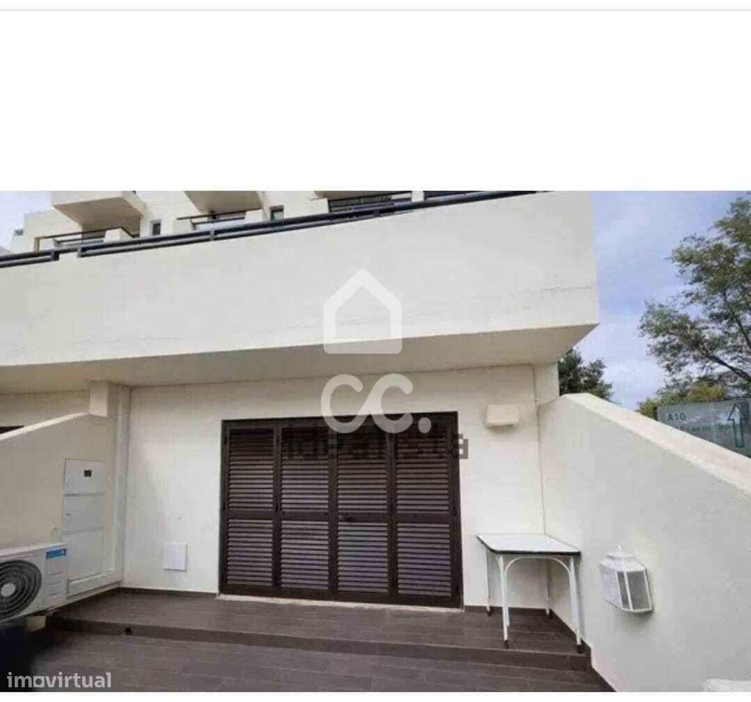 Apartamento TO convertido a T1 em condomínio fechado com 3 piscinas, c-26