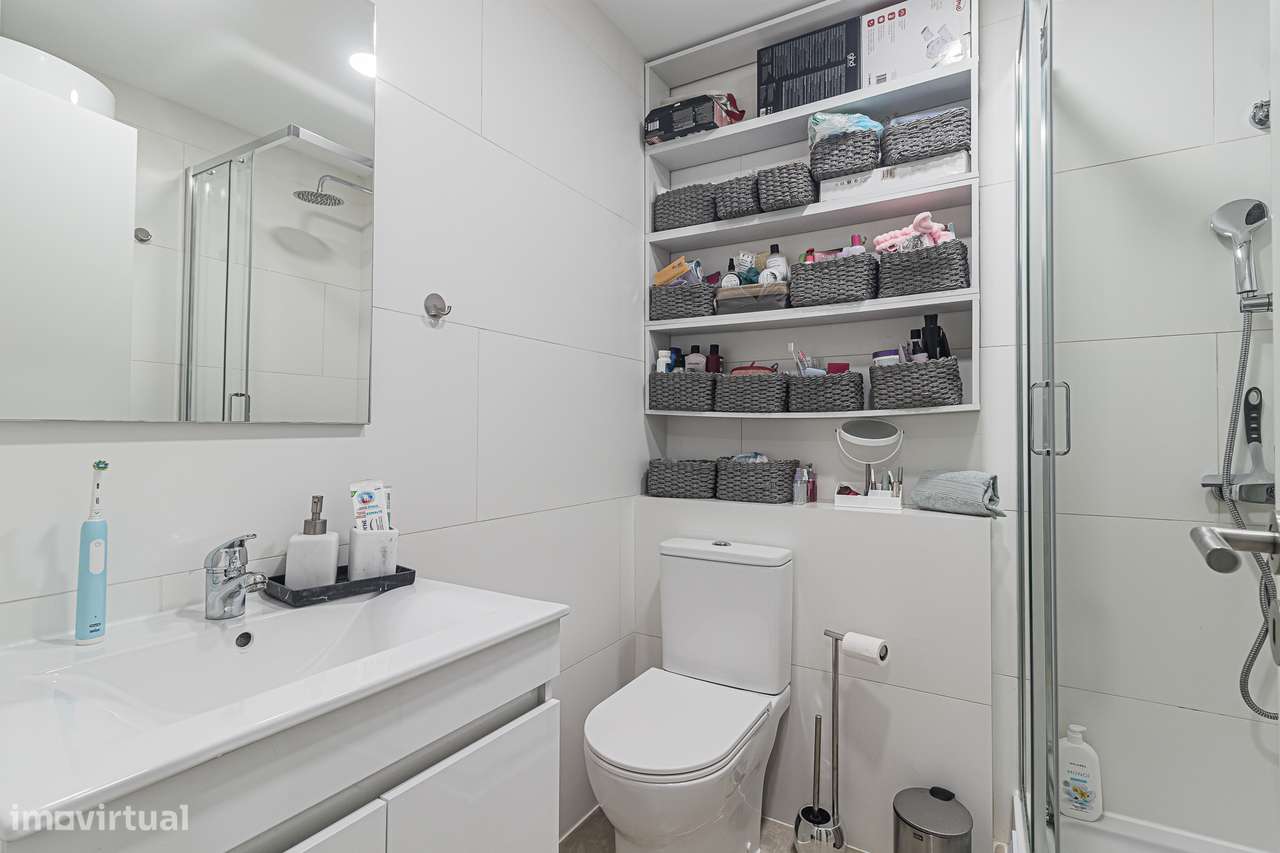 Apartamento T3 remodelado em prédio com elevador, Corroios-28
