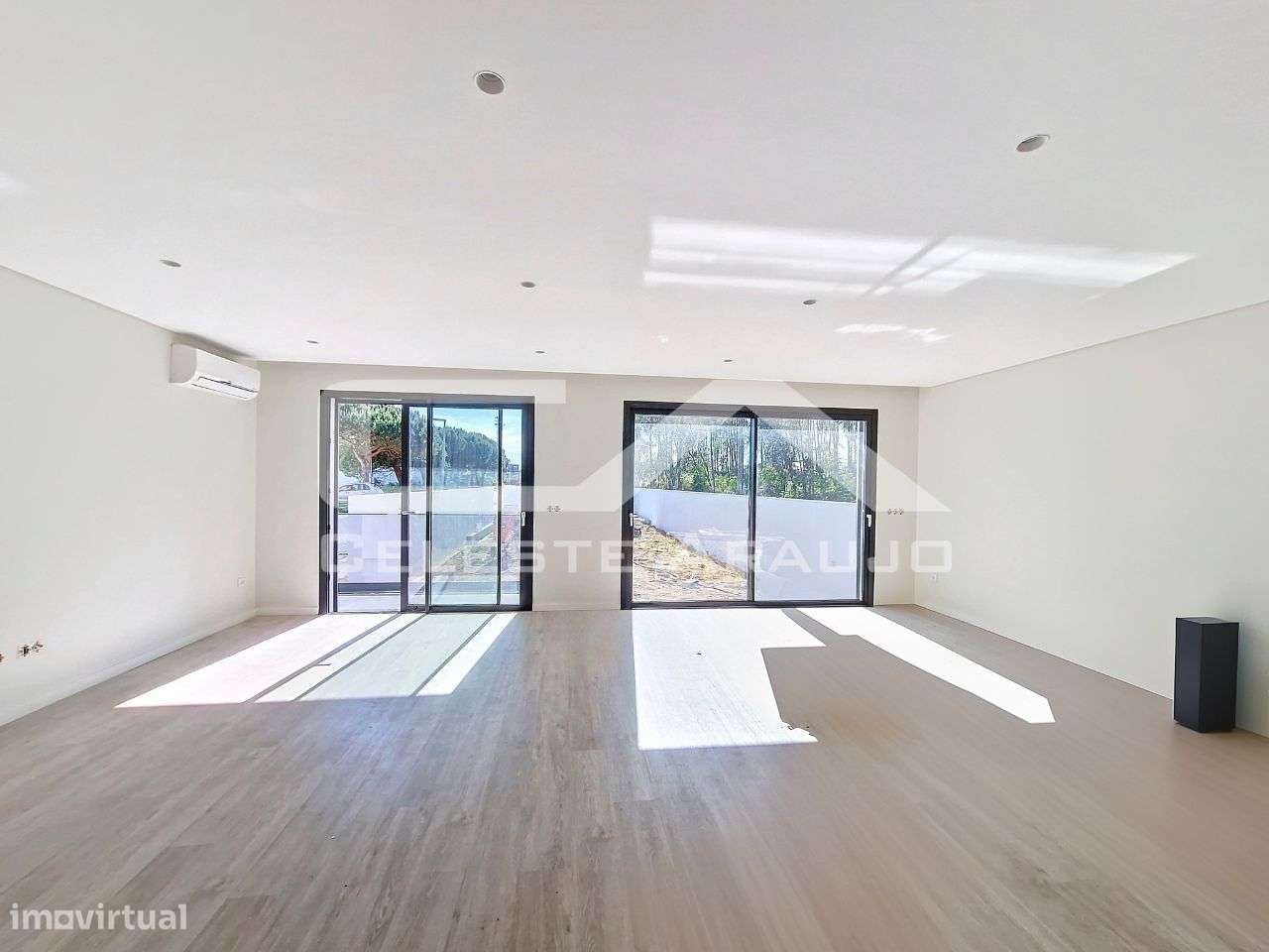 Moradia T3+1 Nova em Espinho-9