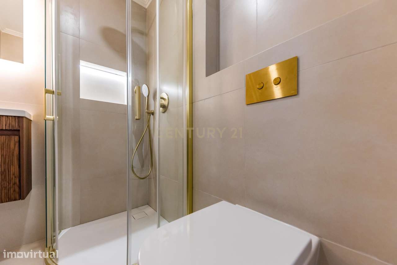 Apartamento T3 Totalmente Remodelado – Cova da Piedade, Almada-25