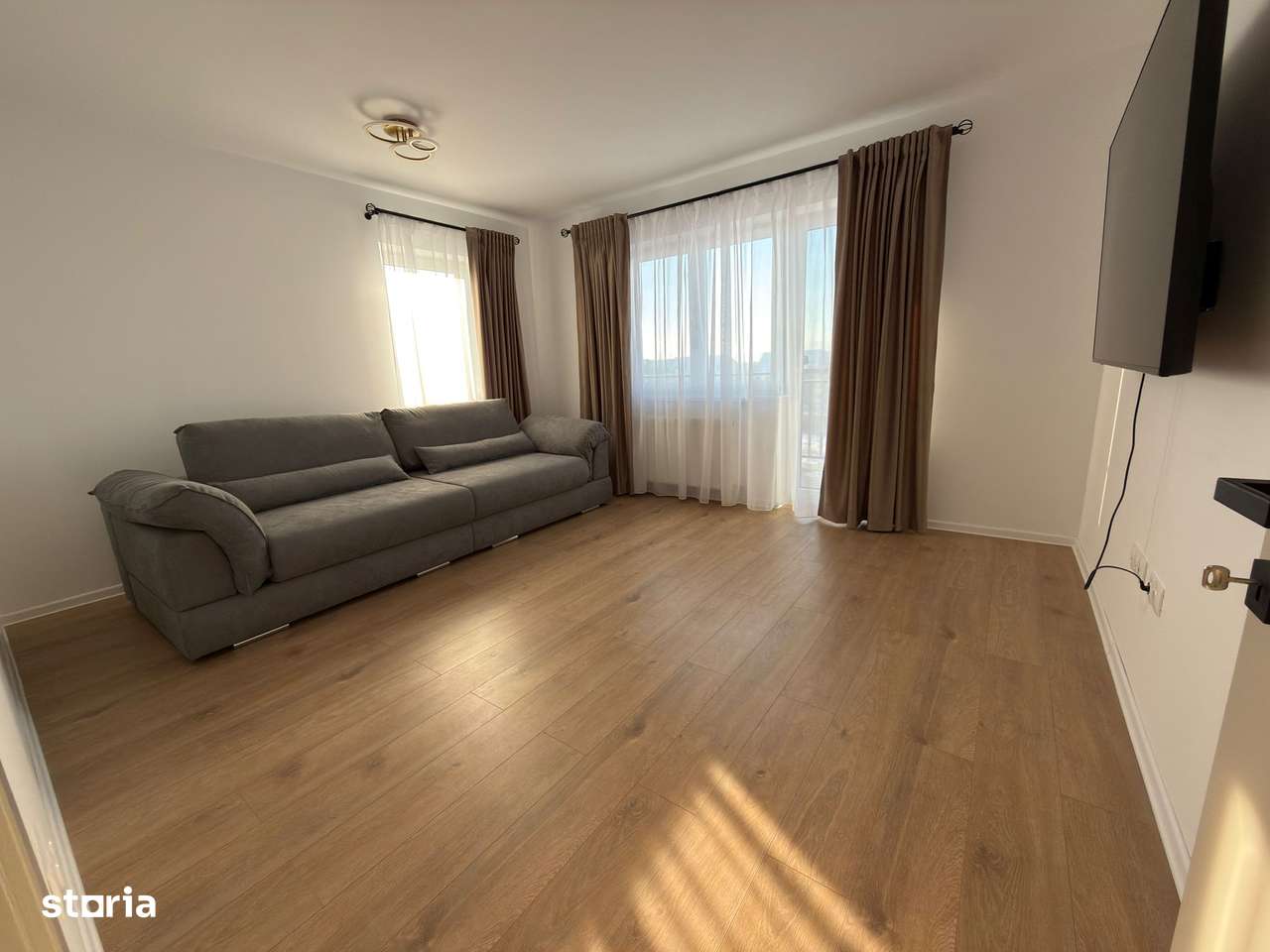 Oferta ! Apartament 3 Camere Decomandat- Zona Coresi-1