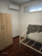 774715 - Quarto com cama de solteiro, com... - Grande imagem: 3/10