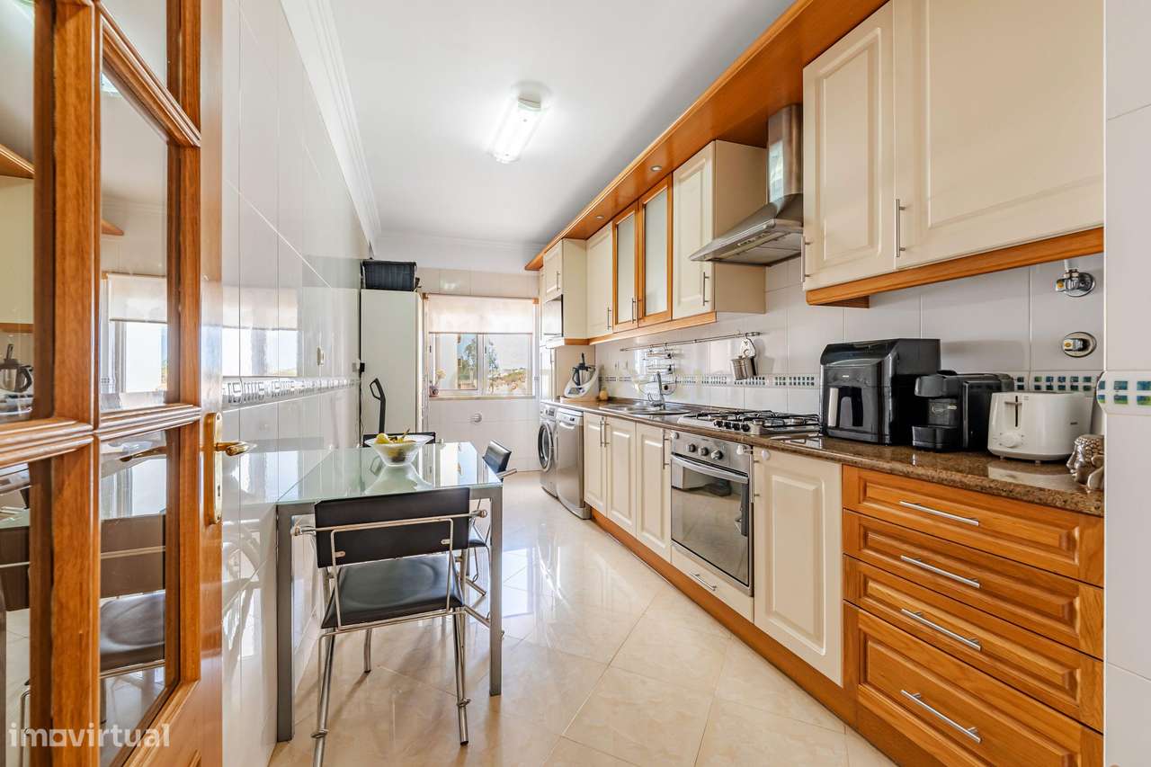 Apartamento T3 em Santa Marta do Pinhal / Corroios / Seixal.-10