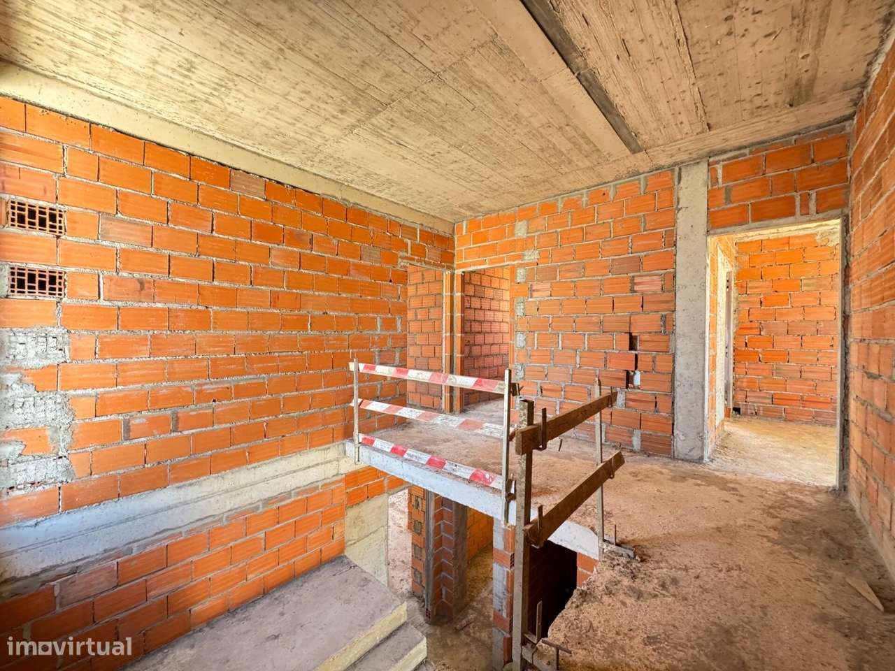 Nova Moradia T4 com Piscina na Vila de Azeitão-11