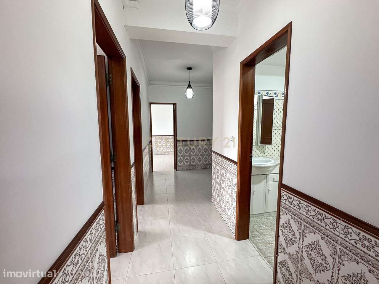 Apartamento T2 com Vista Panorâmica em Amora, Seixal-20