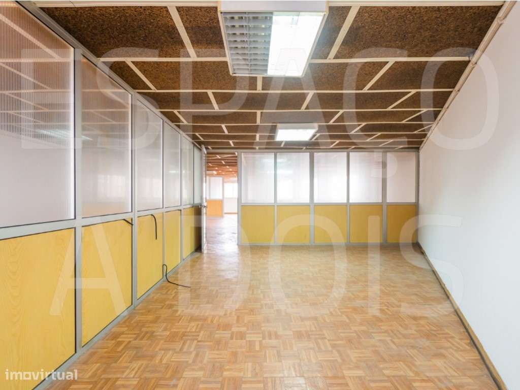 Armazém Amplo; com 2 Pisos! Boa Localização, próximo do Centro da A...-35