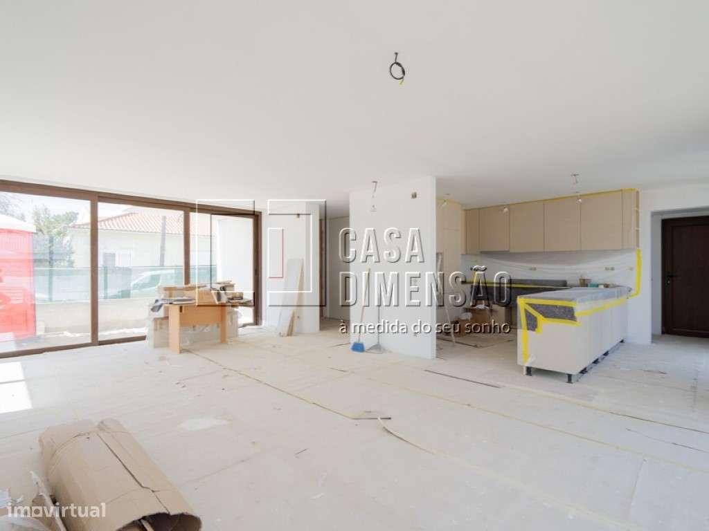 Moradia isolada de tipologia T3 na melhor zona da Aroeira, com Pisc...-5