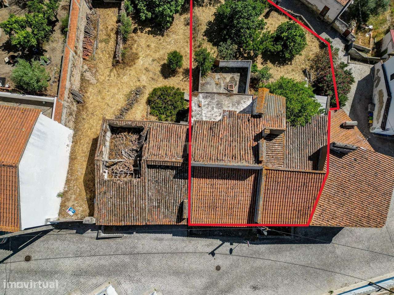 Moradia com 2 Frações Independentes para Recuperação Total, Terreno 84 - Grande imagem: 2/60