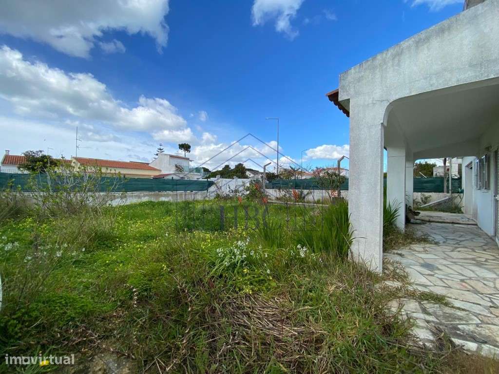 Moradia T3+1 com Grande Potencial na Lagoa de Albufeira - Sesimbra-46