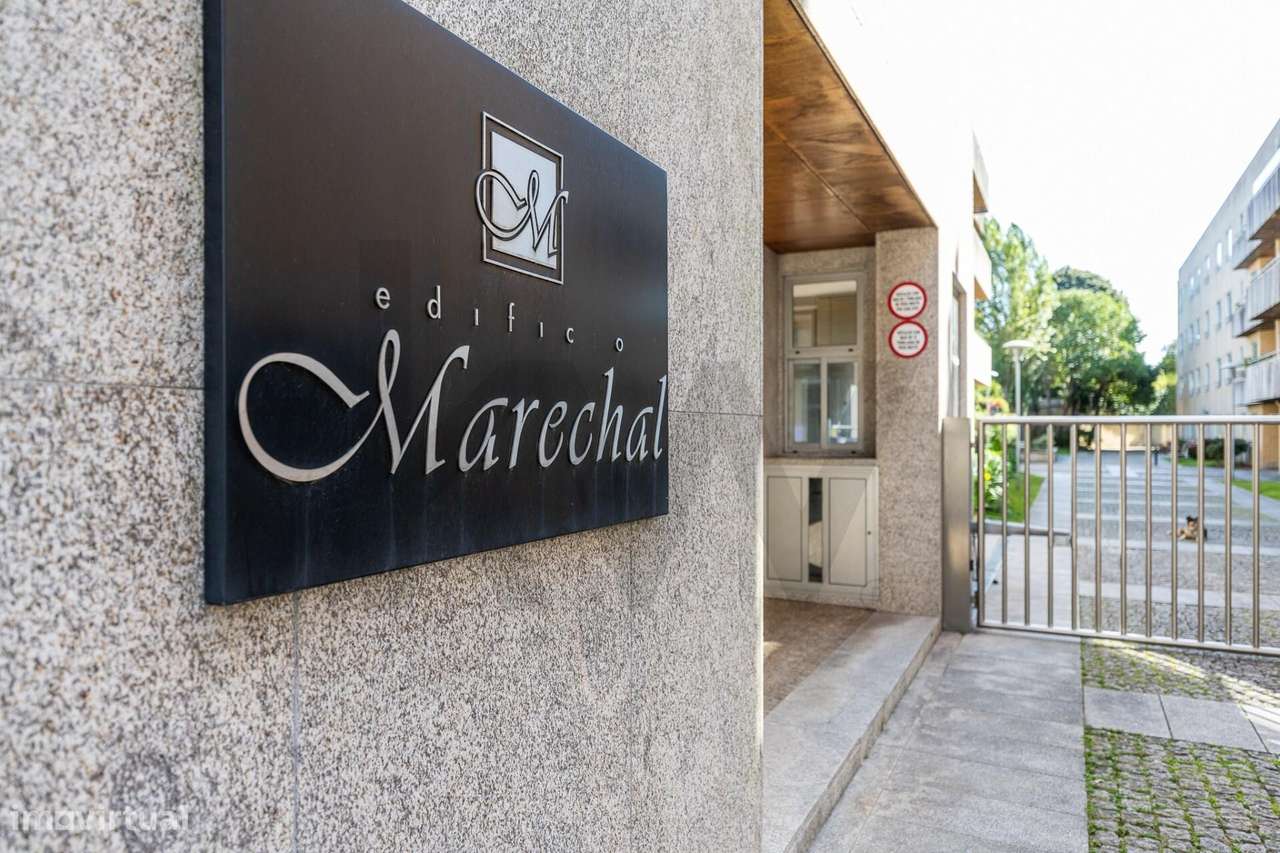 Excelente T5  em Condominio Fechado a Marechal Gomes da Costa, Porto-21