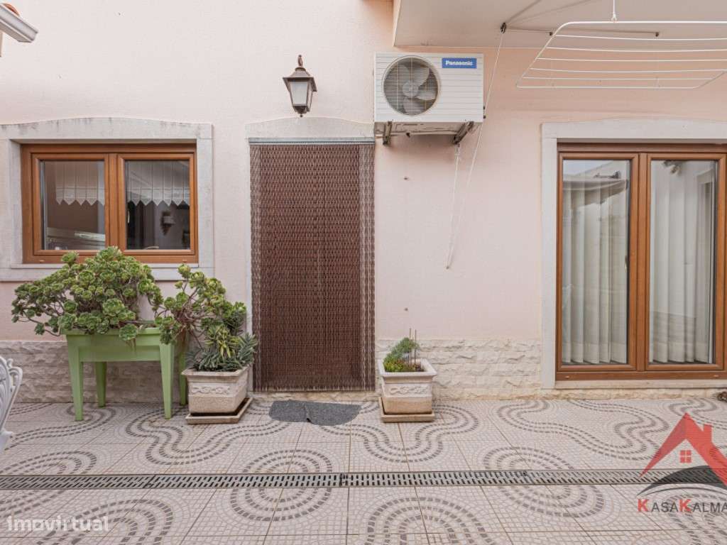 Moradia Isolada T4 com Aproveitamento de Sótão - Quinta do Conde-33