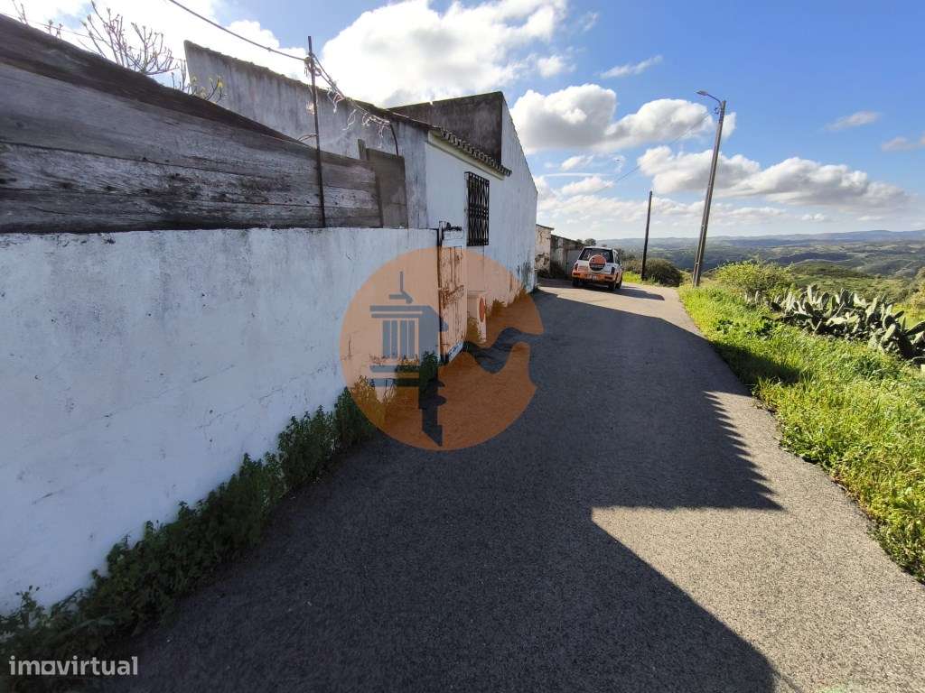 MORADIA EM RUINA PARA RECONSTRUIR - COM LOGRADOURO - VISTA MAR - QU... - Grande imagem: 2/46