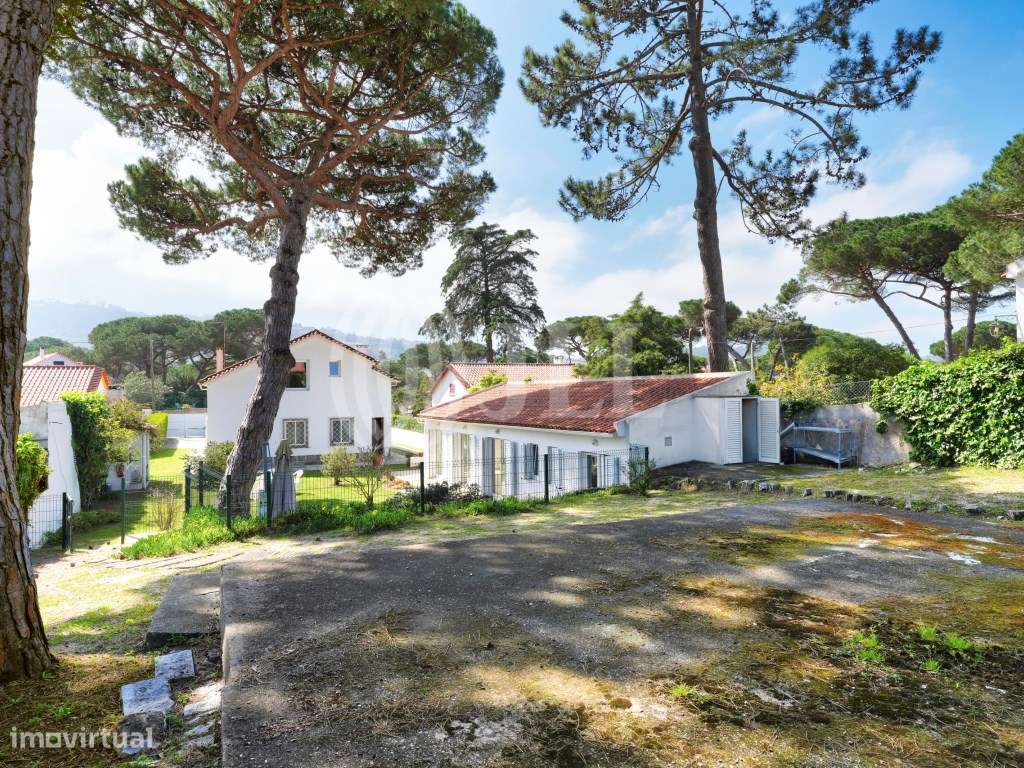 Moradia T4 com jardim no Banzão em Colares-51