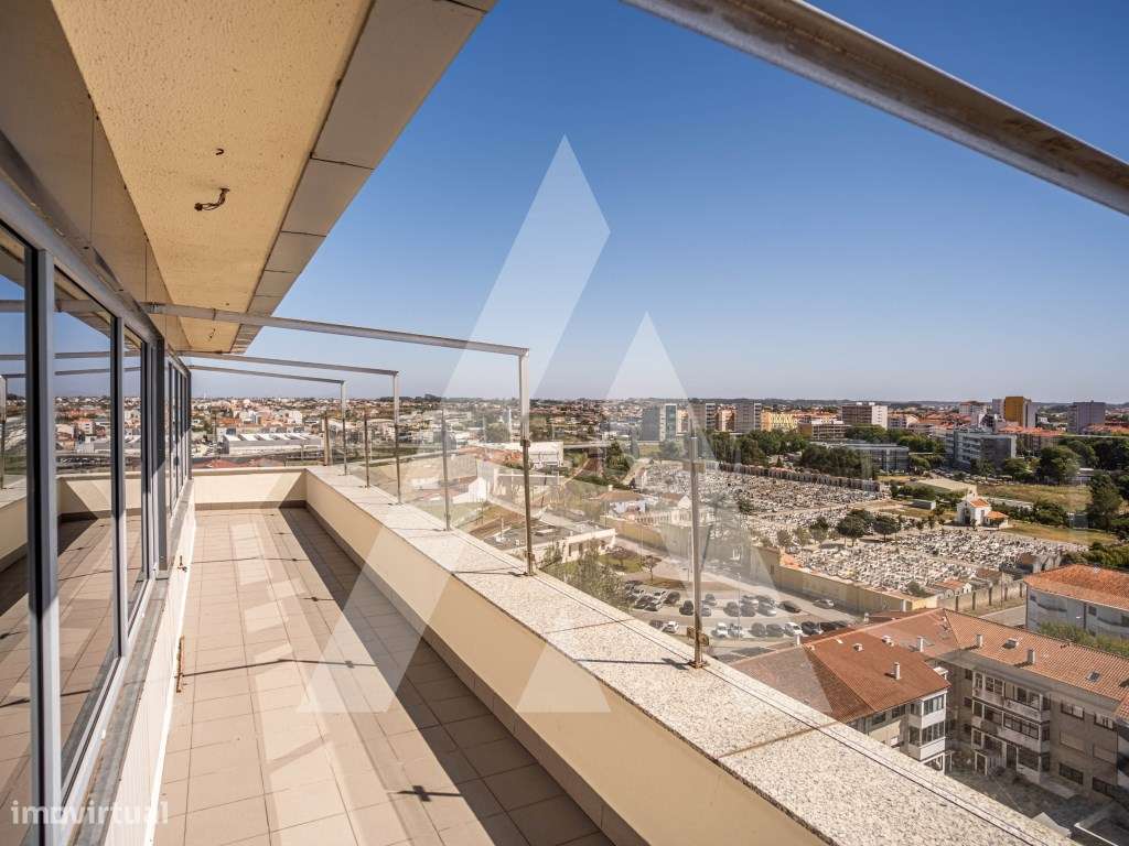 Apartamento T4 com Terraço de 90 m² no Centro de Aveiro-3