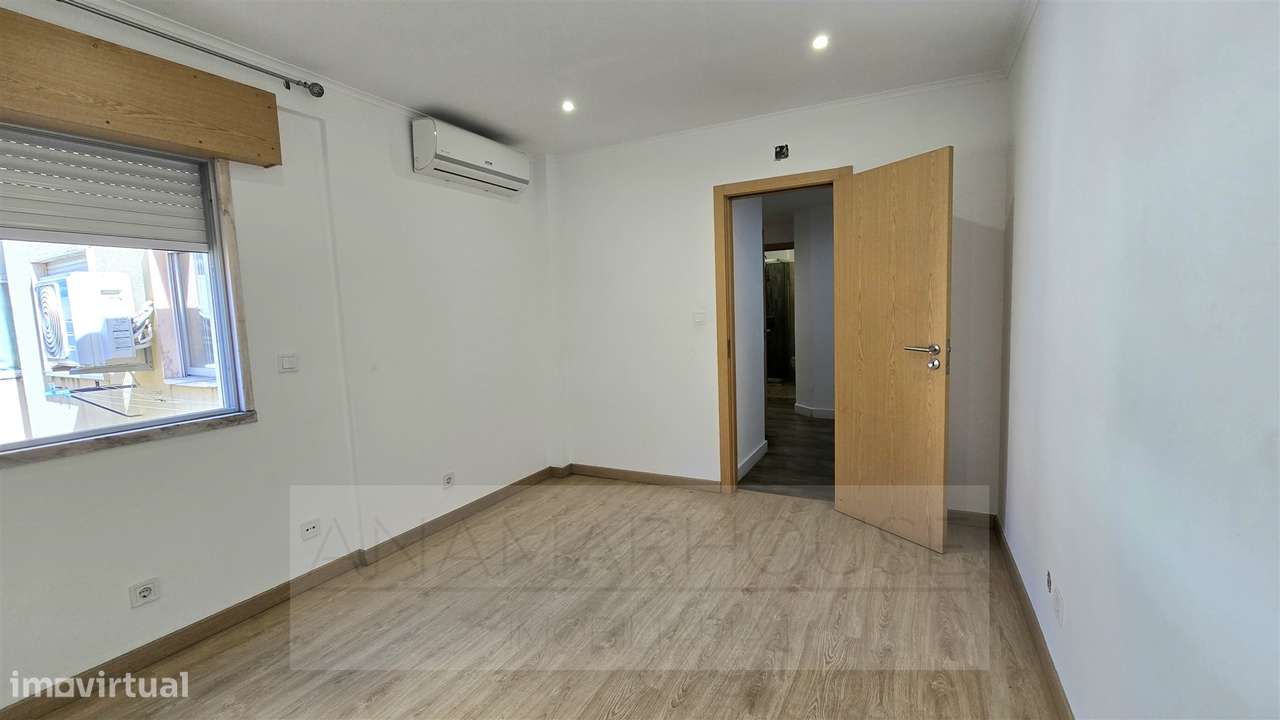 T3 pronto a habitar com parqueamento e arrecadação na Amadora-11