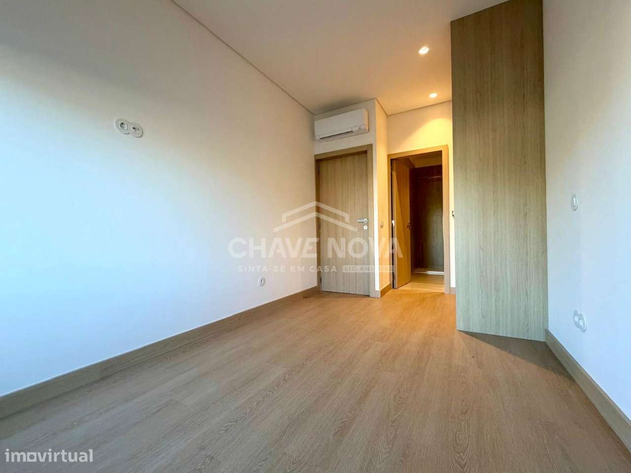 Apartamento T2 Renovado com Terraço e garagem Box-9